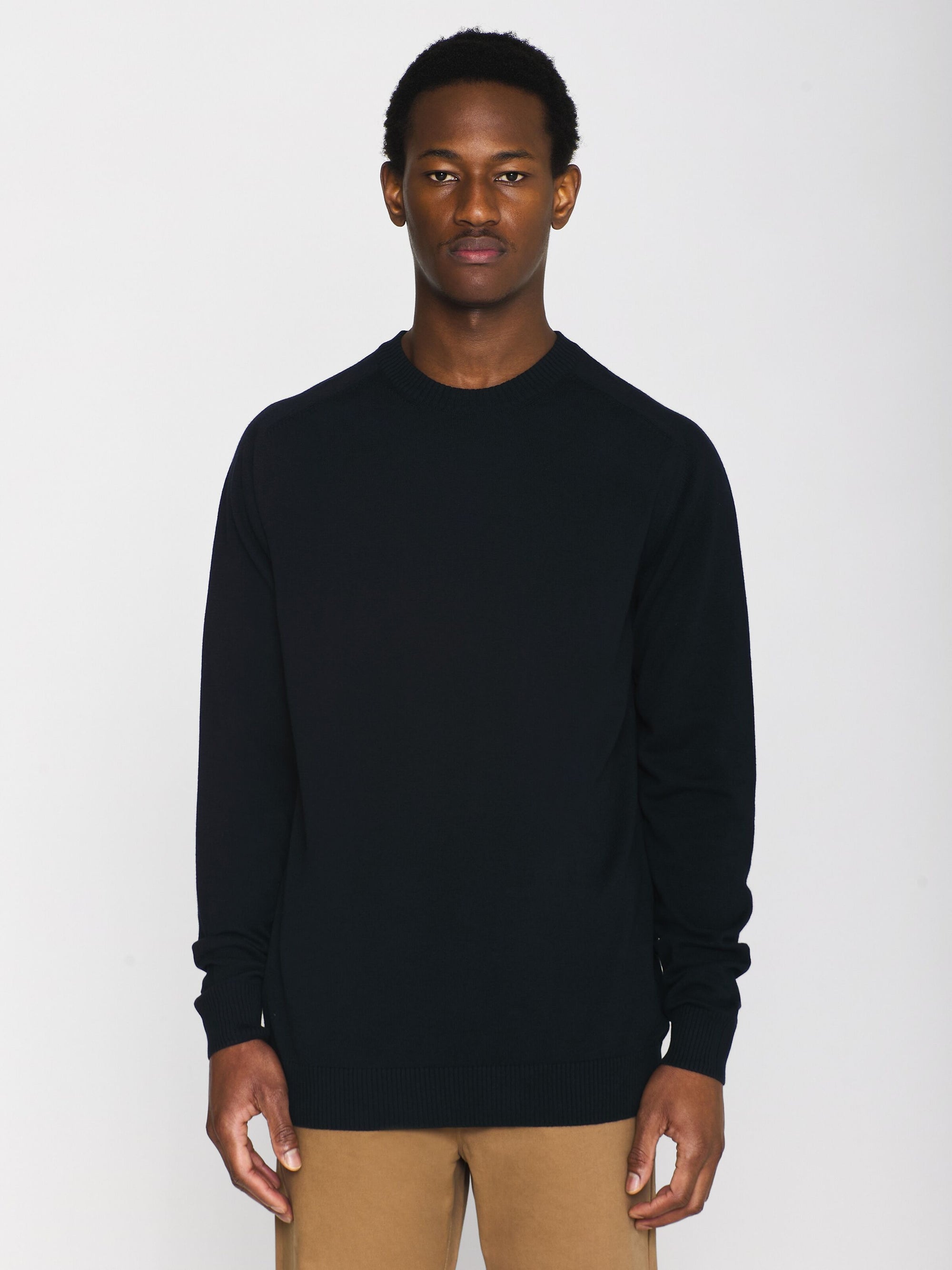 Regular merino knit crew neck