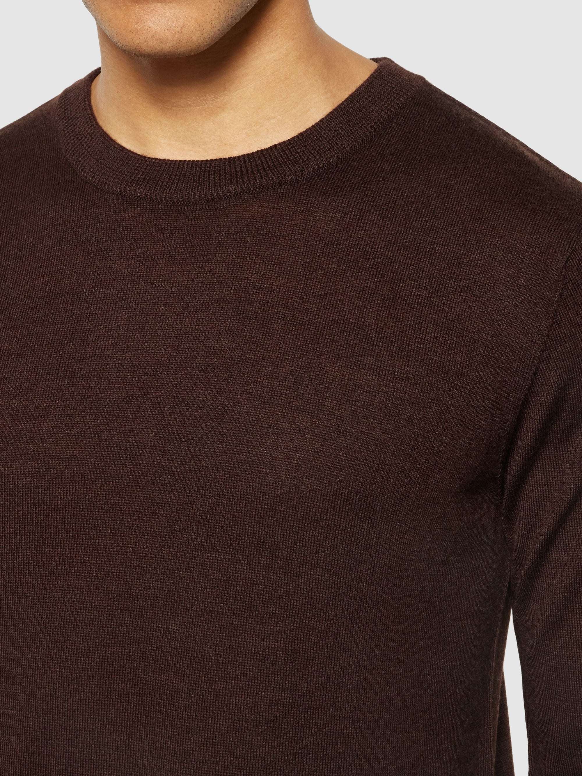 Regular merino knit crew neck