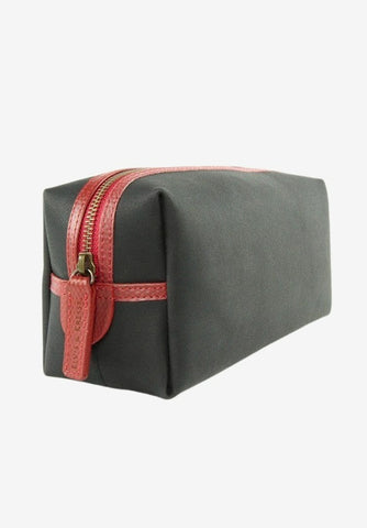 Elvis and Kresse Washbag Medium - Black with Red Trim